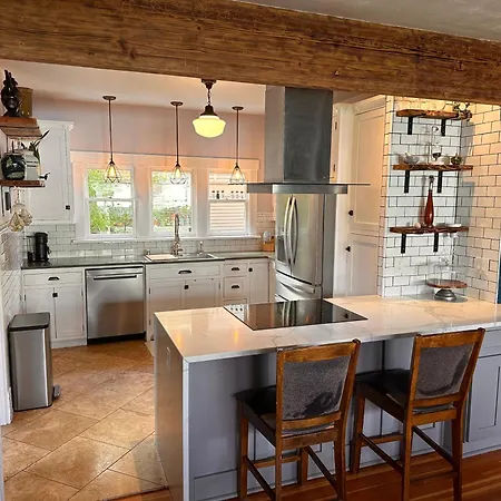 Historic 1905 Craftsman Villa